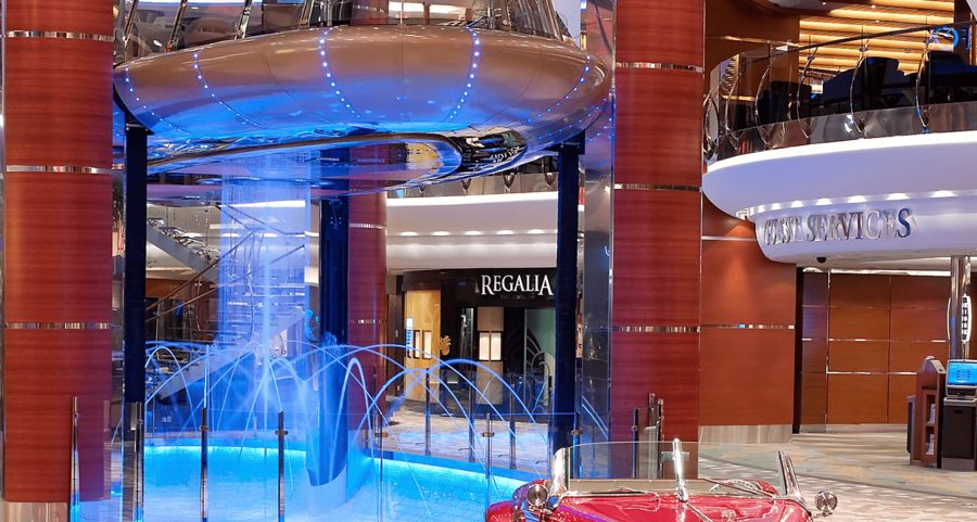 Движущийся Rising Tide Bar на Symphony of the Seas